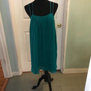BCBGeneration Juniper Emerald Green Pleaded Dress Size Small
